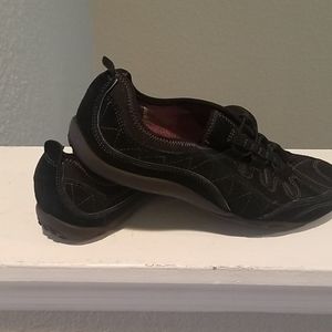 Skechers tennies in excellent condition